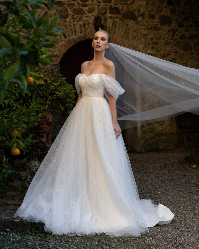 Madonna A-vonalú menyasszonyi ruha – Viktoria Marriage