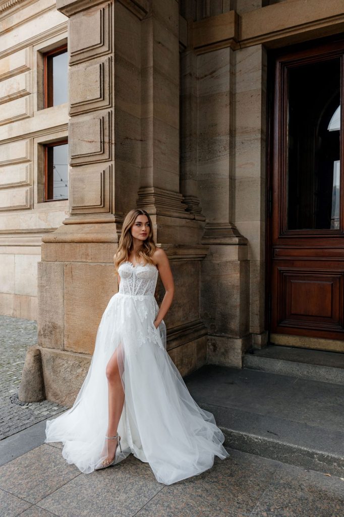 Regina A-vonalú menyasszonyi ruha – Viktoria Marriage