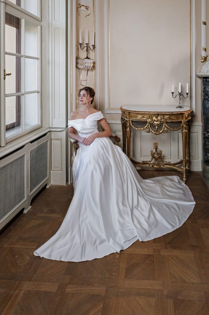 Renata A-vonalú menyasszonyi ruha – Viktoria Marriage